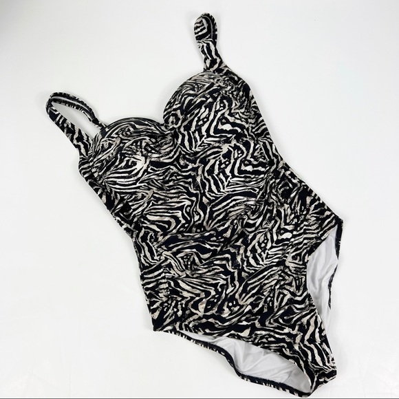 Bond Eye Australia Nip Tuck Zebra One Piece Ruched Size 8 - Picture 1 of 10
